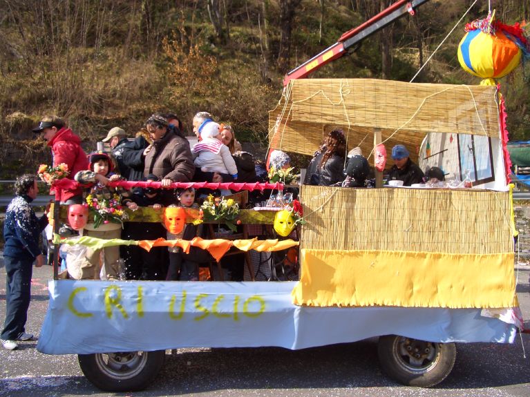 17 FEBBRAIO, USCIO: CARNEVALE PER GRANDI E PICCINI CON SFILATA  DI CARRI CON TEMI SATIRICI E PENTOLACCIA