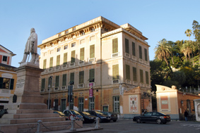 Scovato a Chiavari il bar più abusivo! Per alcuni è “il bar più bello della Liguria” e si trova in una piazza centralissima, eppure non ha mai emesso uno scontrino