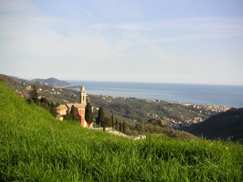 Domenica 25 marzo: “Escursione con degustazione a Leivi” 
