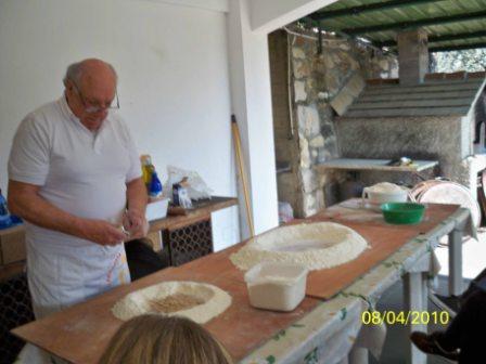 sabato 5 maggio, polanesi: lezione su pane, pizza, focacce e focaccette. 
