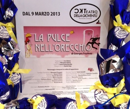 RI-SCOPRIRE IL TEATRO - Cercate un'idea originale per Pasqua? Regalate le uova con il biglietto per la commedia "La pulce nell'orecchio"